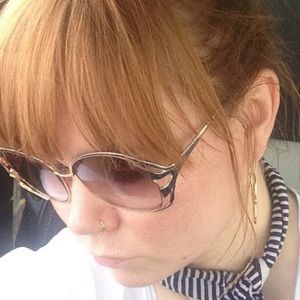 Meet your Posher, Iris